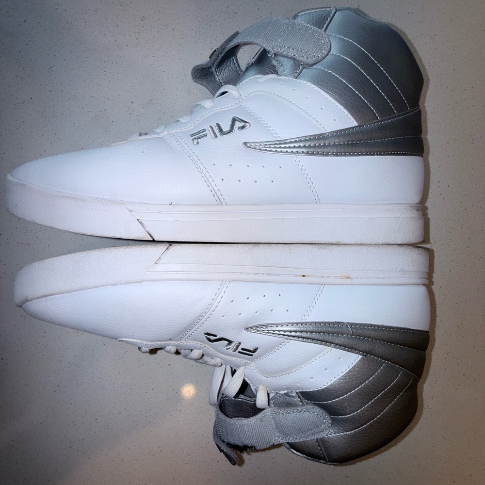Fila Men's White and Silver Sneakers